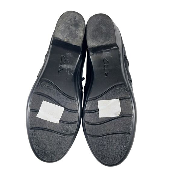 CLARKS! BLACK GENUINE LEATHER CRISS-CROSS FRONT W/BUCKLE COMFORT SHOES! SZ 8.5M - Picture 9 of 10
